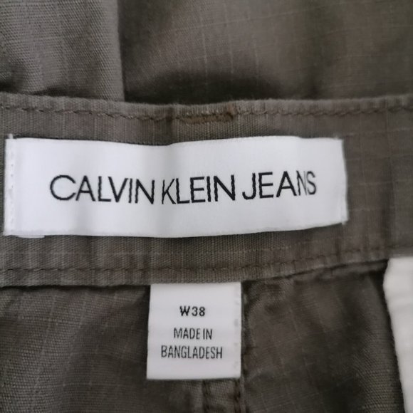 Calvin Klein Mens Army Green Mid Rise Regular Fit Denim Cargo Shorts Size W38 - Picture 5 of 6